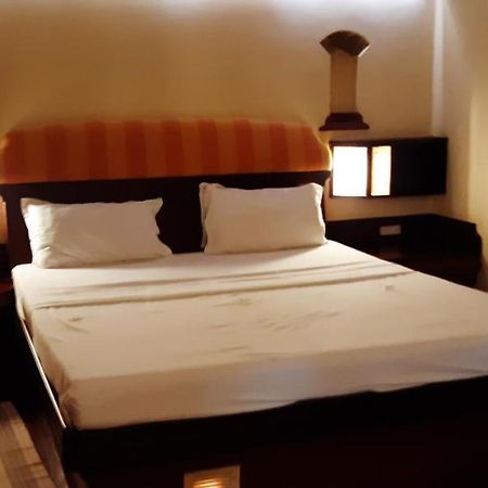 Bth Sarovaram Kochi Bagian luar foto