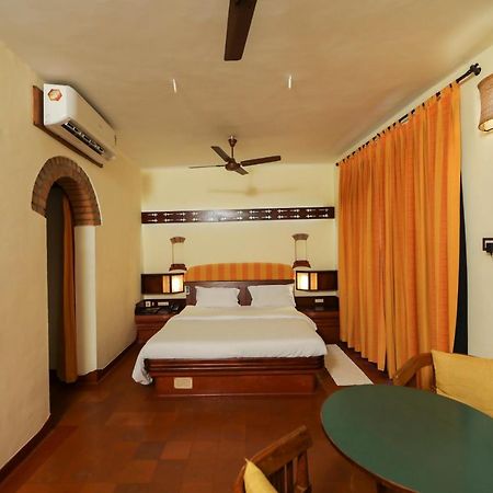 Bth Sarovaram Kochi Bagian luar foto