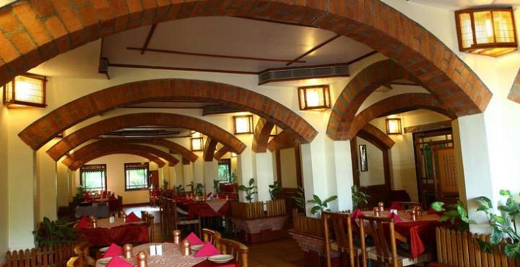 Bth Sarovaram Kochi Bagian luar foto