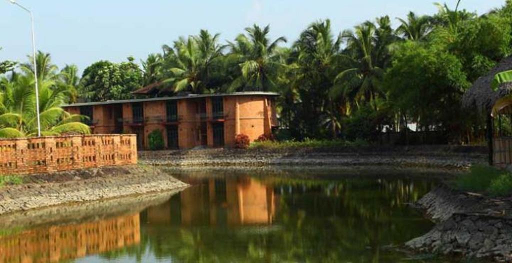 Bth Sarovaram Kochi Bagian luar foto