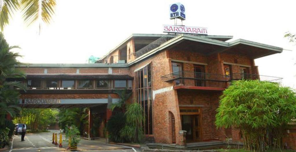 Bth Sarovaram Kochi Bagian luar foto