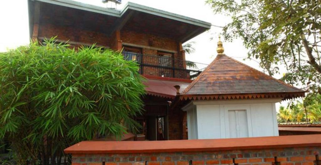 Bth Sarovaram Kochi Bagian luar foto