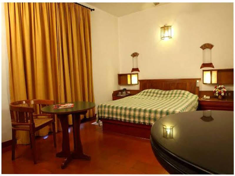Bth Sarovaram Kochi Bagian luar foto