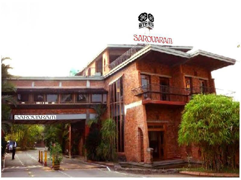 Bth Sarovaram Kochi Bagian luar foto