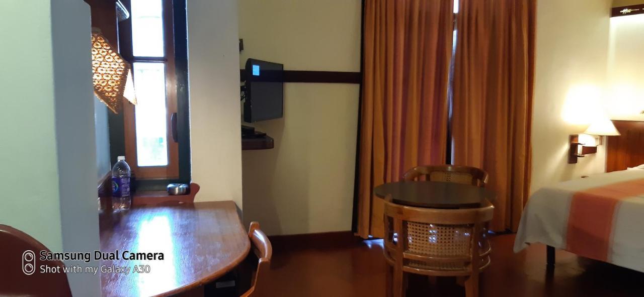 Bth Sarovaram Kochi Bagian luar foto